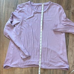 🌟 🌟 American Eagle Outfitters Lavender Crew Neck Sweater